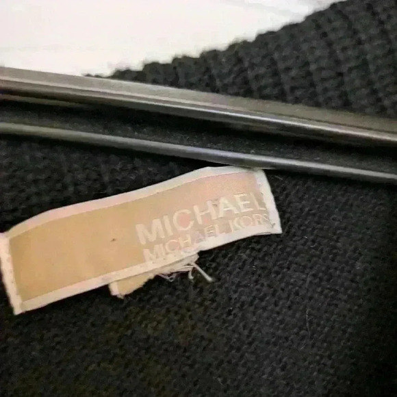 Michael Kors black chunky  sweater with chain detail size medium - Picture 6 of 6